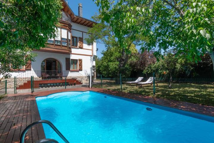 Chalet para 8 personas, con piscina además de vistas y jardín, Se admiten mascotas en Cuenca de Pamplona - 4