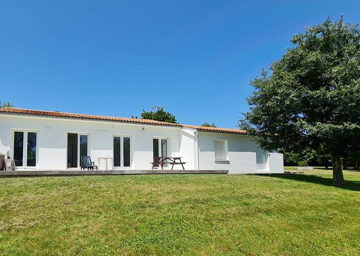 Gîte pour 12 personnes, avec terrasse et jardin