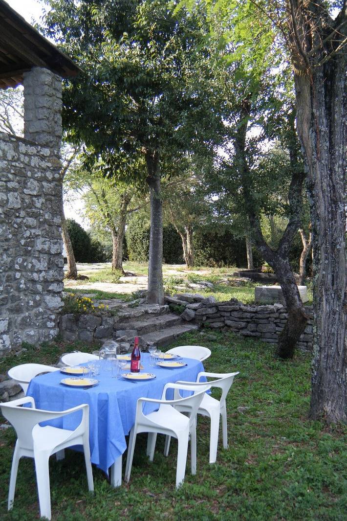 Location de vacances pour 5 personnes, avec terrasse ainsi que jardin et piscine à Labeaume - 3
