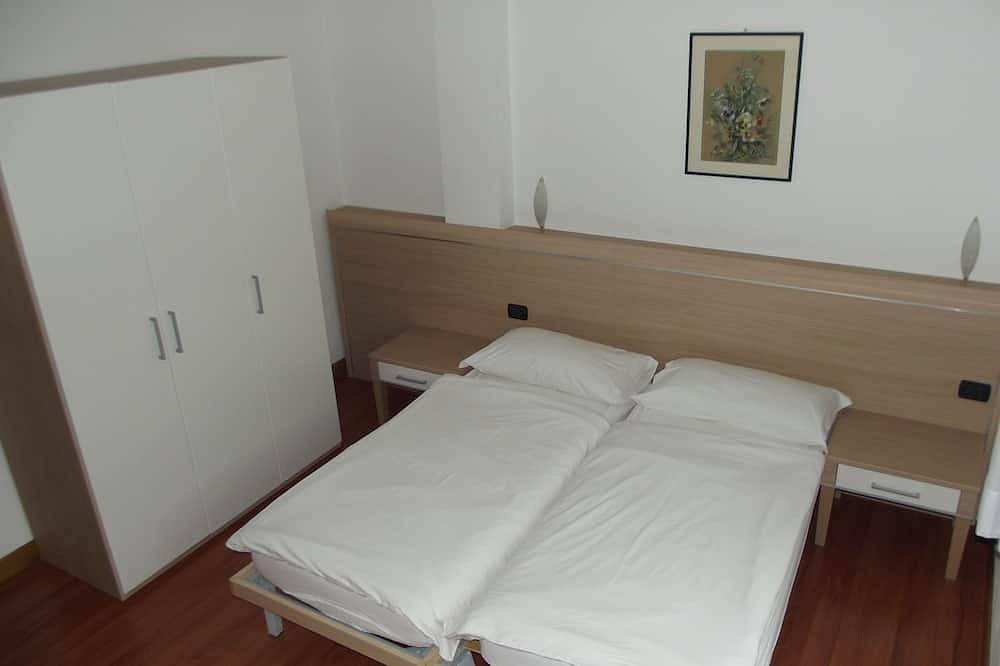 Ganze Wohnung, Apartment in Torbole near the beach and lake in Torbole, Nago-Torbole