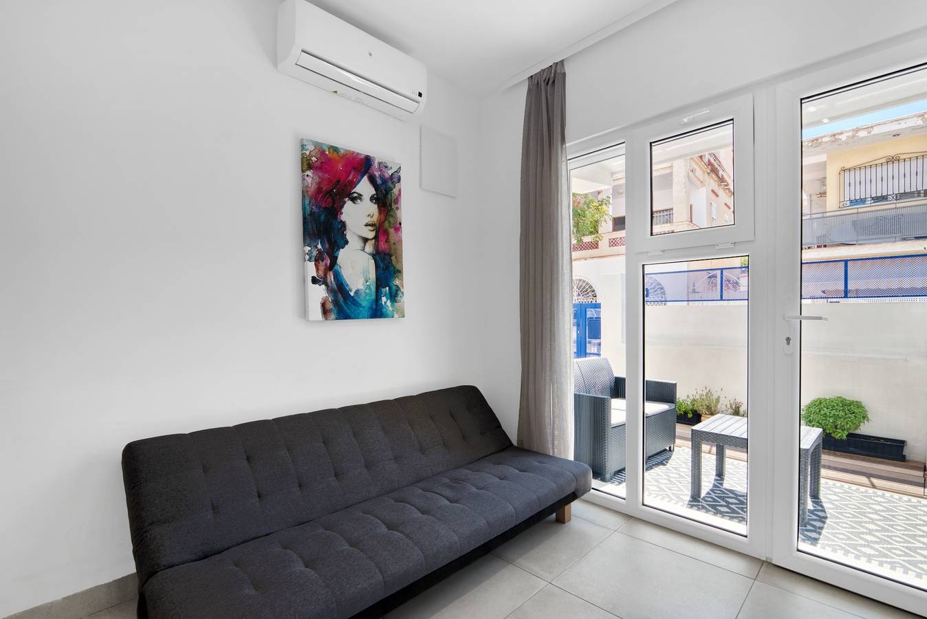 Apartamento entero, Apartamento vacacional "Soleole2" con terraza compartida y Wi-Fi in Playa de Gandía, Costa de Valencia