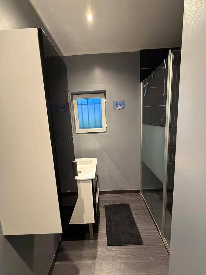 Chambre indépendante 1 lit 2 pers maison calme in Romans-sur-Isère, Région de Valence