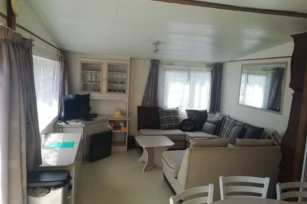 Mobilome type chalet avec terrasse 15 metres carré, vue sur montagne avoisinante in Vergongheon, Haute-Loire
