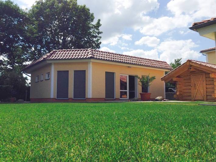 Ferienhaus für 2 Personen, mit Terrasse und Garten in Senftenberg
