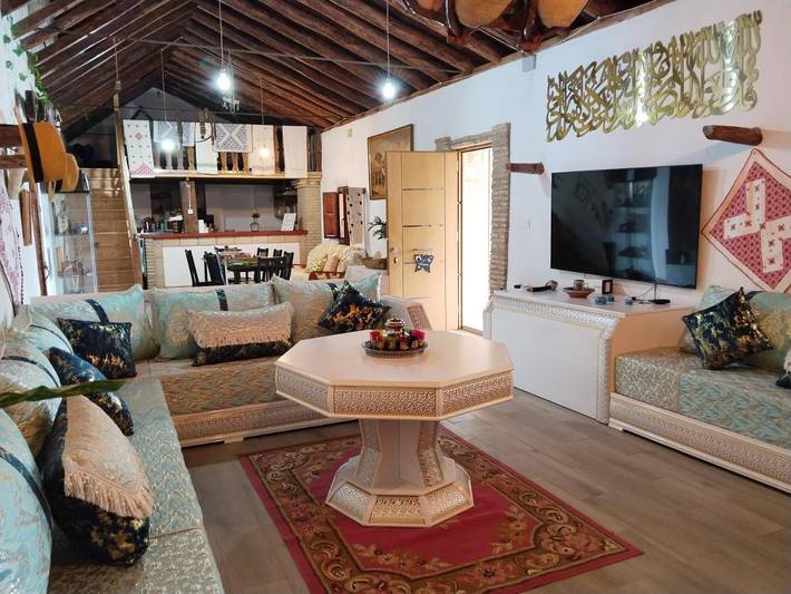 Apartamento para 12 personas, con Terraza además de Jardín y Piscina en Carmona 