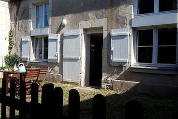 Gîte pour 4 personnes, avec jardin à Vernoil-le-Fourrier
