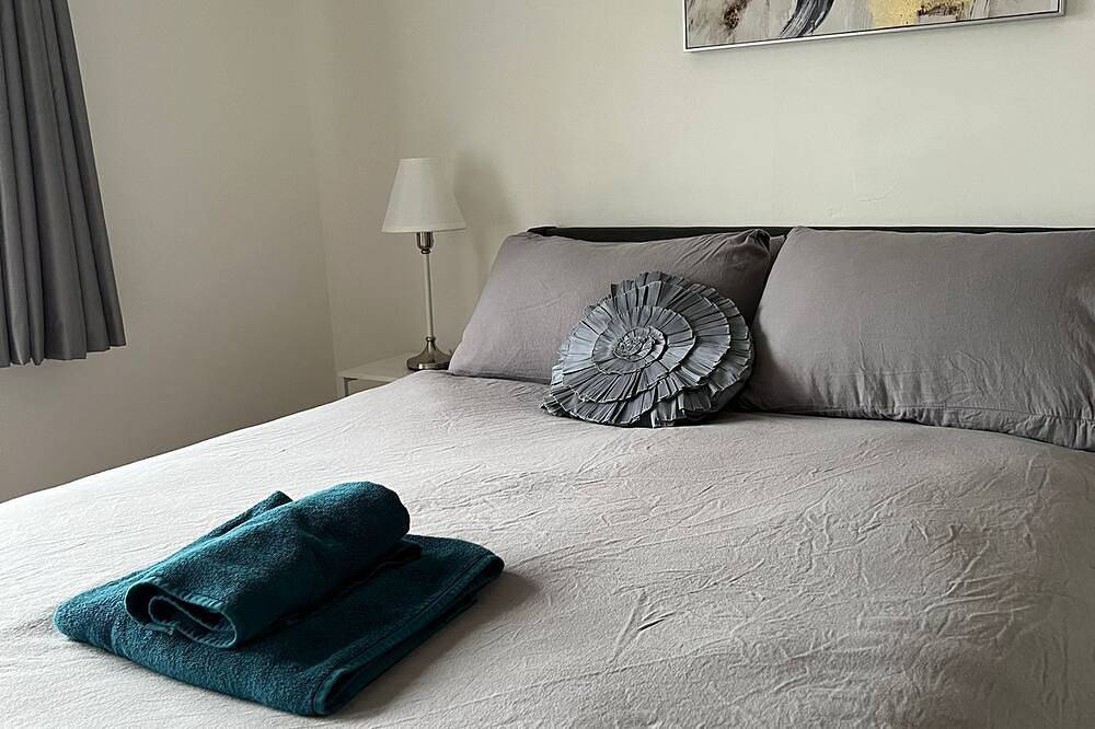 2-Bed Home with Parking, Near Birmingham Airport, Nec & Jlr in Birmingham, Birmingham y alrededores