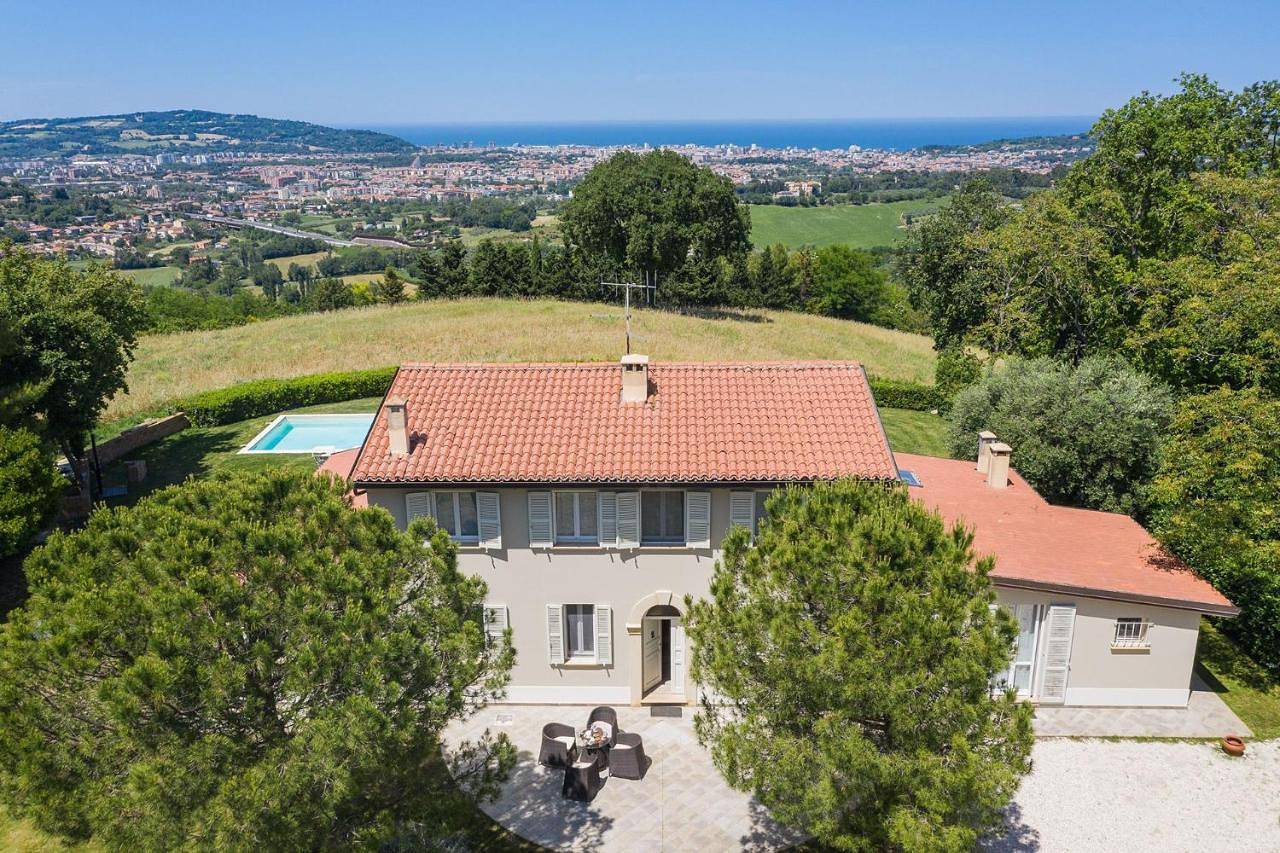 Villa with Private Pool in Pesaro, Valle del Metauro