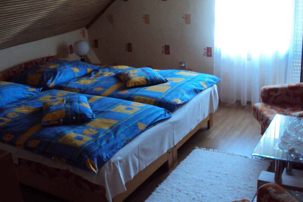 Ferienhaus mit Color-Sat-Tv und Mikrowelle in Balatonkeresztur, Plattensee Südufer