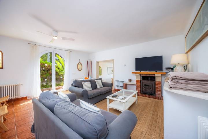 Villa 'Can Ferrer' with Private Pool, Wi-Fi and Air Conditioning in Caló de ses Dones (Santanyí), Santanyí
