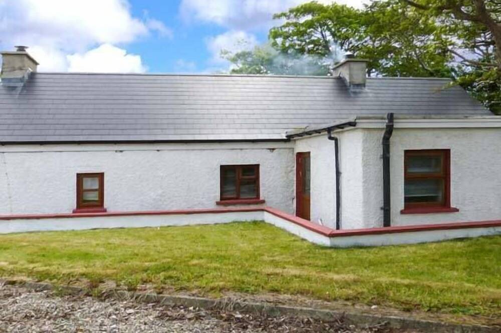 Ferrys, family friendly, with open fire in Portsalon, County Donegal in Lough Swilly
