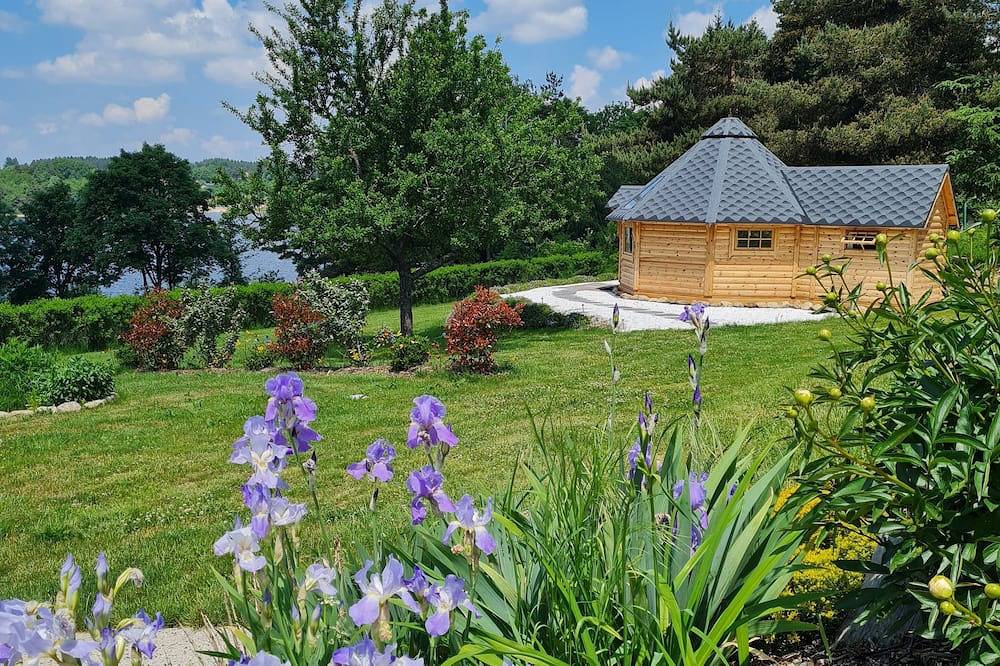 Chalet finlandais au bord de l'eau in Chenereilles, Haute-Loire
