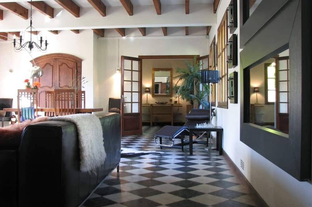 Maison Romarin a beautiful19th  Century Mas  in the foothills of the Pyrenees. in Sauveterre-de-Comminges, Haute-Garonne