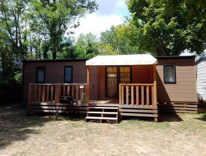 Camping pour 6 personnes, avec terrasse et piscine
