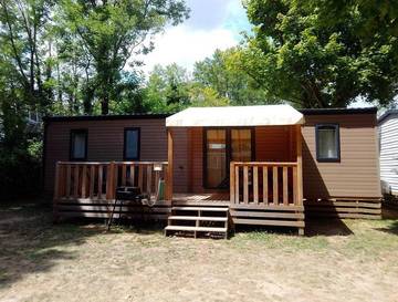 Gîte pour 6 personnes, avec terrasse et piscine à Châteauneuf-de-Galaure