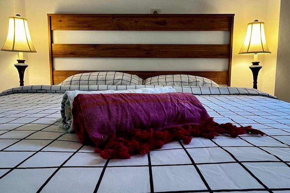 Economy double room with shared bathroom in Antalya, Province d'Antalya