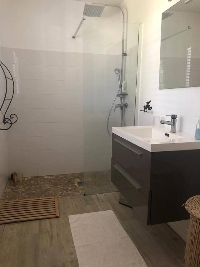 Location de vacances pour 6 personnes, avec terrasse et piscine dans Baignoire de Joséphine