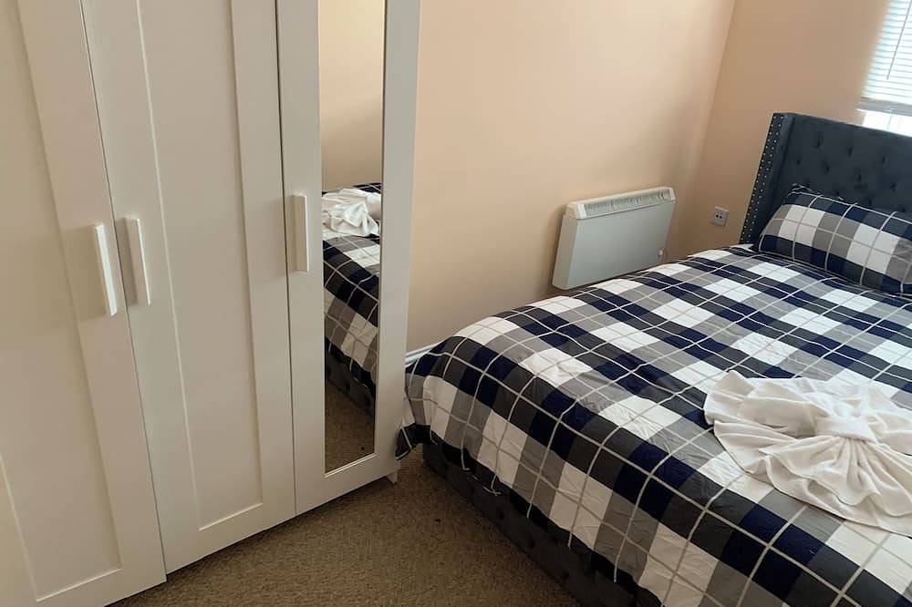 Ganze Wohnung, 2 bed 2 bath right next to Park located for access to West end and Gtw in Croydon, London