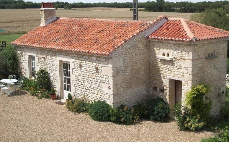 Location de vacances pour 4 personnes, avec Terrasse ainsi que Jardin et Piscine à Landrais