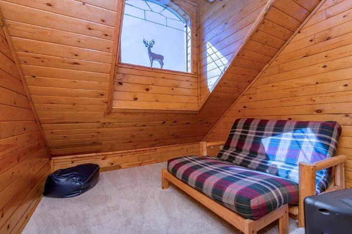 Vacation rental for 8 people, with balcony/terrace and hot tub in Shaver Lake