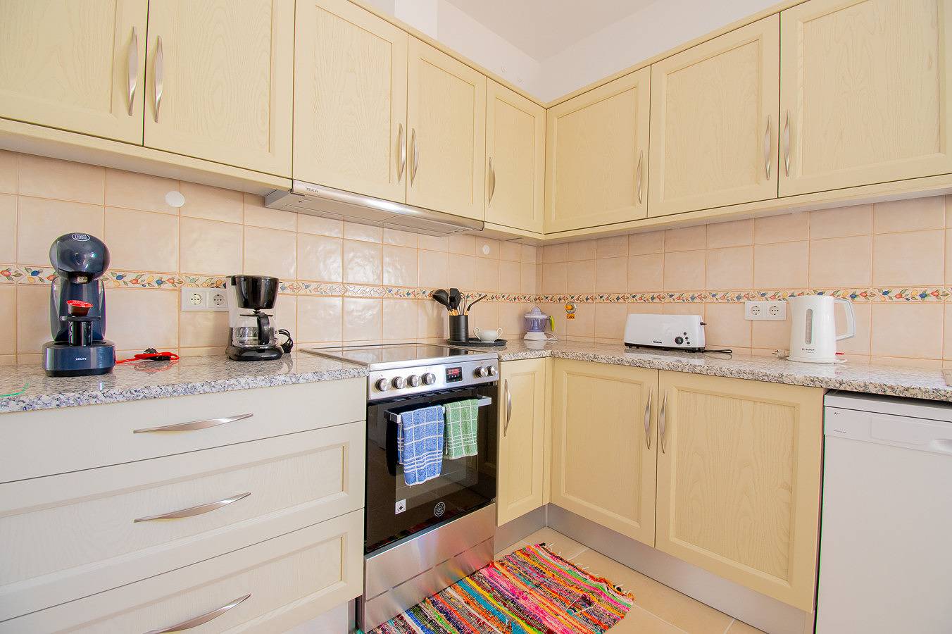 Montenegro Superbly Located Family Vila W in Carvoeiro, Lagoa