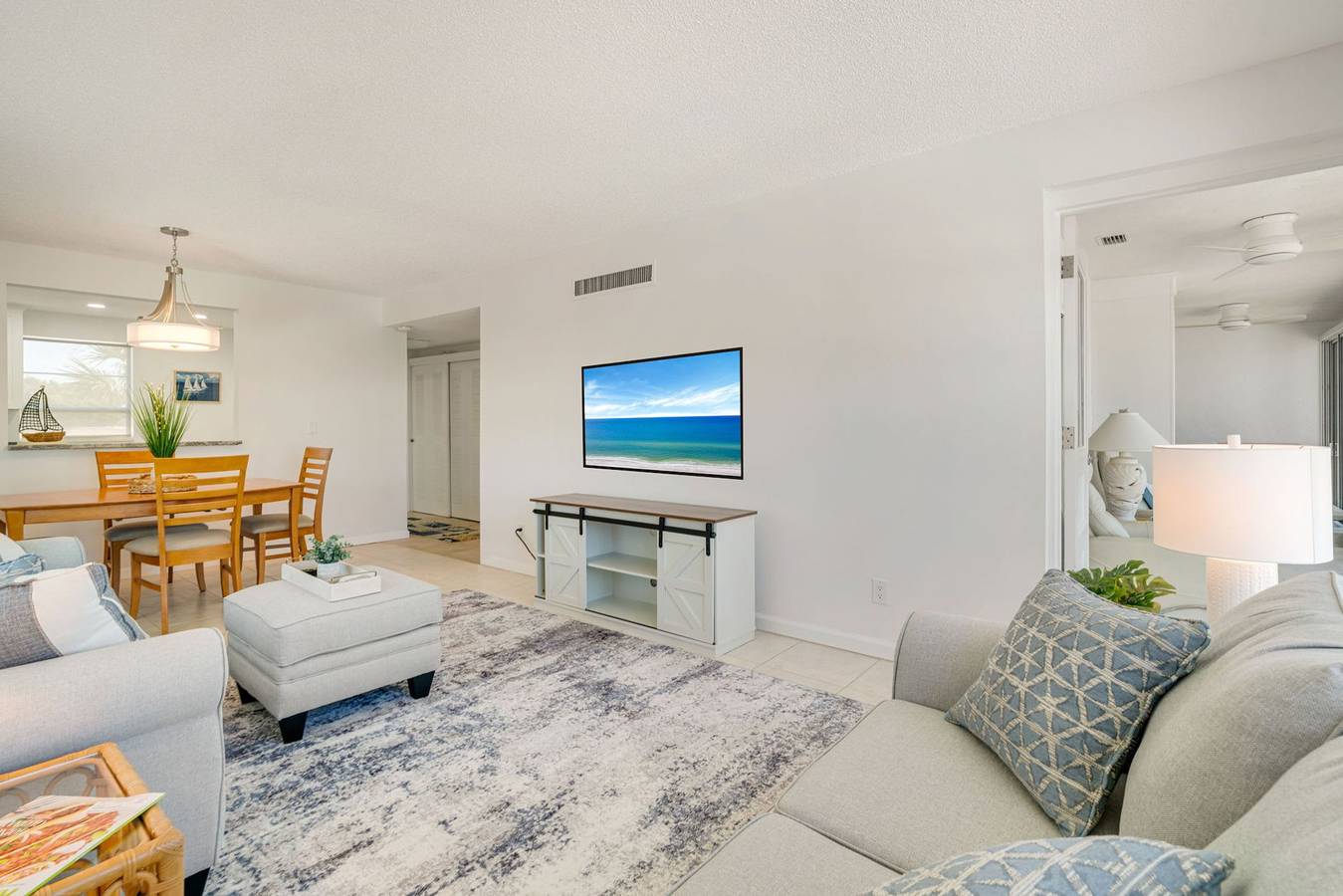 Entire apartment, Waterfront Retreat in Longboat Key in Longboat Key, Manatee County