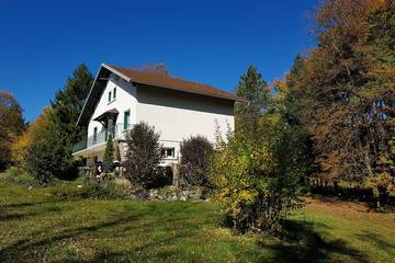 Cottage pour 15 personnes, avec jardin et balcon dans Lac de Bonlieu