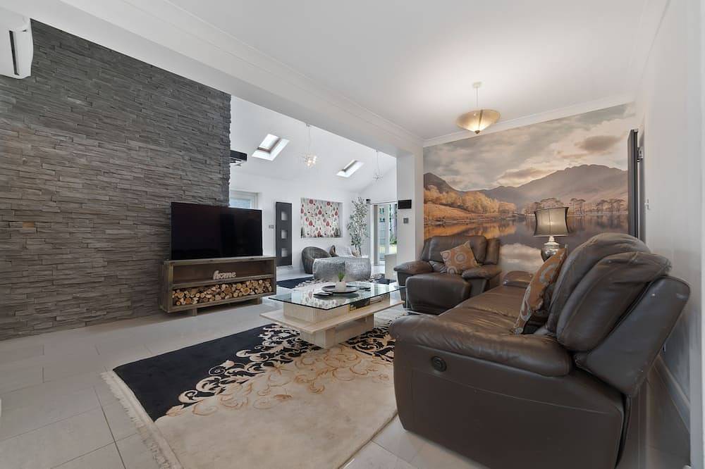 3 Bedroom Spacious Bungalow Sunningdale Lodge Ascot Racecourse in Sunningdale, Berkshire