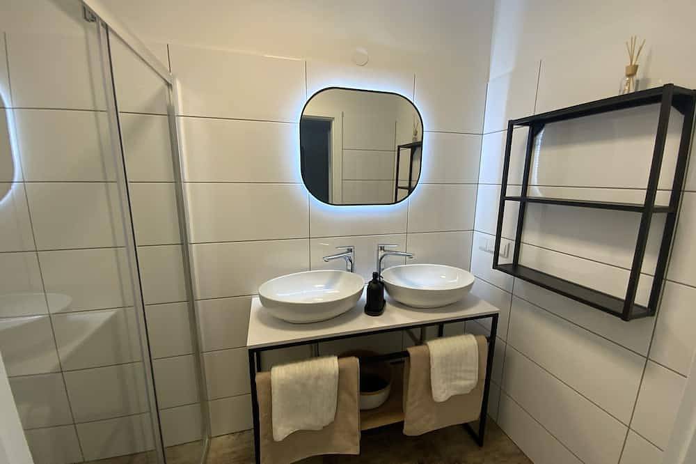 Entire apartment, Im Pyjama zum Hundertwasserhaus Hüpfen | Hg25 in Vienna, Vienna Woods