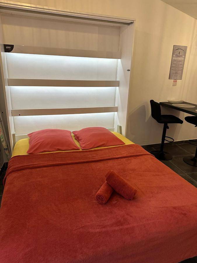 Location de vacances pour 2 personnes, avec vue et jardin à Les Trois-Bassins - 3