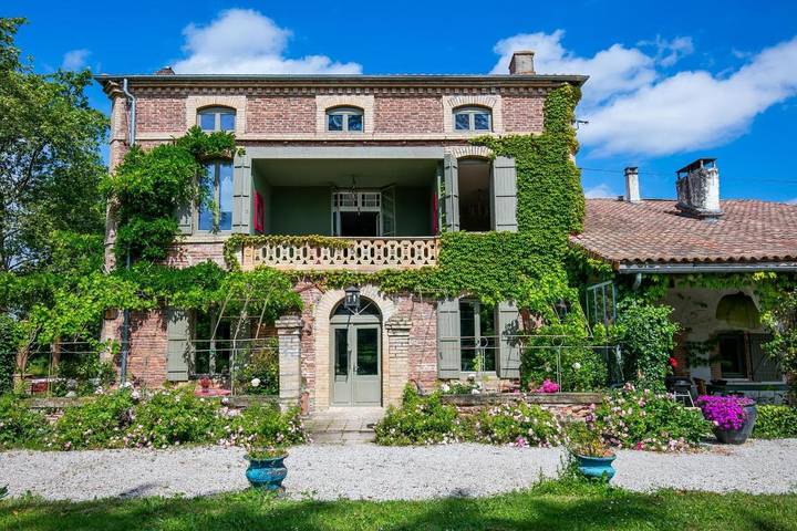Location de vacances pour 2 personnes, avec bassin pour enfant et piscine ainsi que jardin et vue à Nègrepelisse - 4