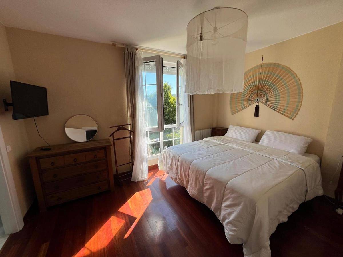 Apartamento entero, Three-Bedroom Apartment in Comillas, Costa de Cantabria