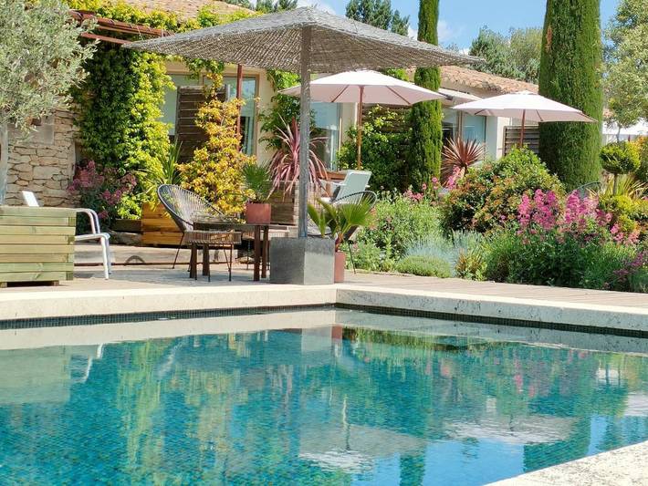 Chambre d’hôte pour 2 personnes, avec piscine ainsi que jardin et vue
