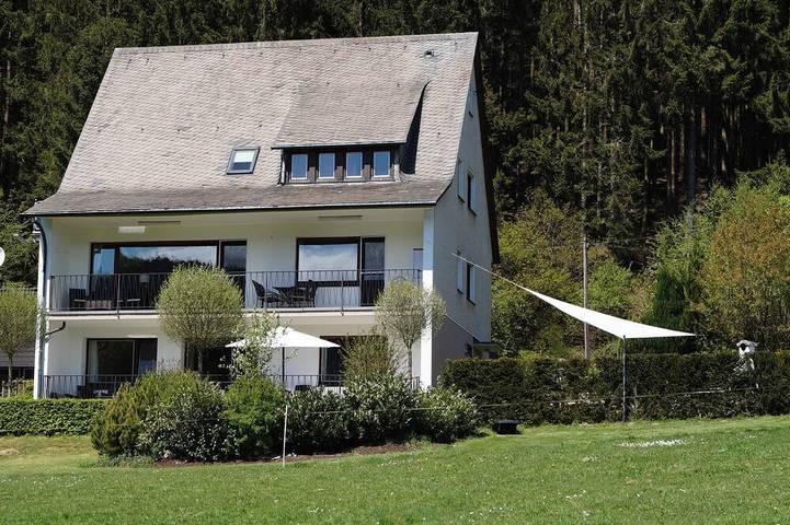 Ferienhaus für 16 Personen, mit Sauna und Garten