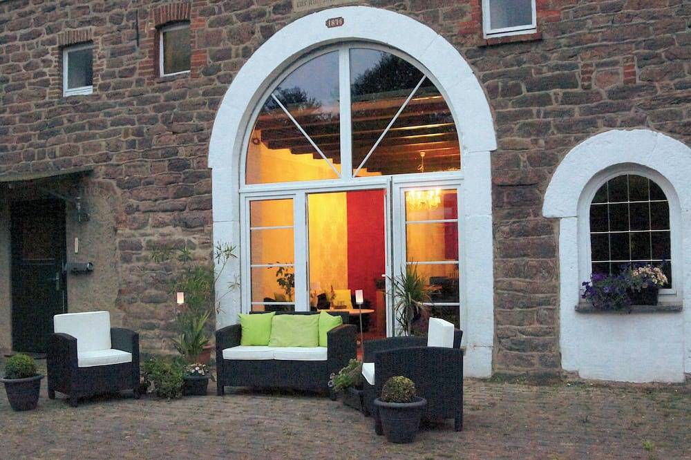 Ganze Wohnung, Appartement 1 im Erdgeschoss hinter historischen Bruchsteinwänden in Kalletal, Kreis Lippe