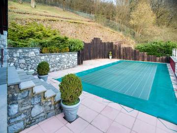 Gîte pour 12 personnes, avec jardin et piscine ainsi que sauna et terrasse à Maredsous