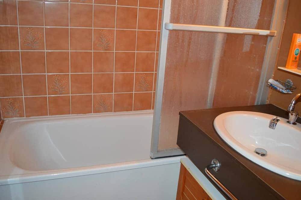 Appartement entier, Appartement 3 pièces cabine, 6 couchages à Cerbère, vue mer, parking, accès plage in Côte Vermeille, Cerbère