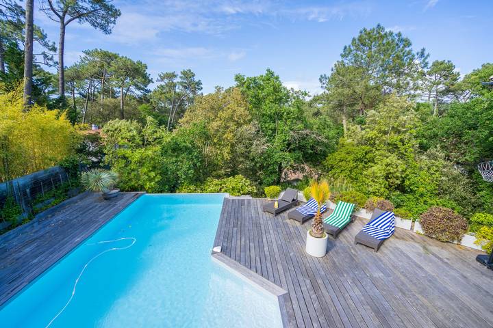Location de vacances pour 10 personnes, avec terrasse ainsi que sauna et jardin dans Pyla Plage - 2