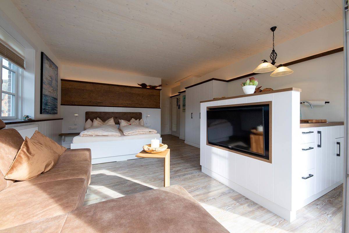Hotel Restaurant Friedrichs - Bernstein-Junior-Suite in Nebel, Amrum
