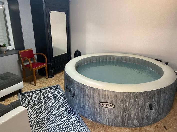 Gîte pour 2 personnes, avec terrasse ainsi que jardin et jacuzzi, animaux acceptés à Corcelles-les-Arts - 2