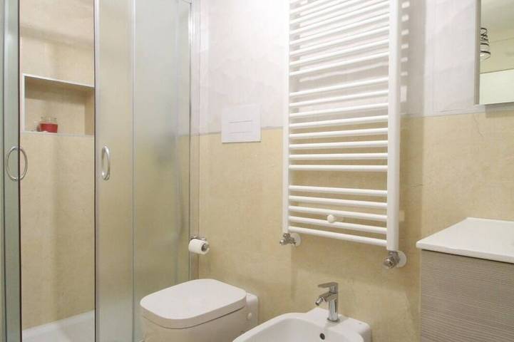 Camera accogliente in centro urbano con parcheggio interno in Barletta, Barletta-Andria-Trani