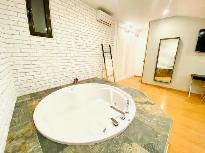 Apartamento de vacaciones para 4 personas, con balcón y jacuzzi - 1