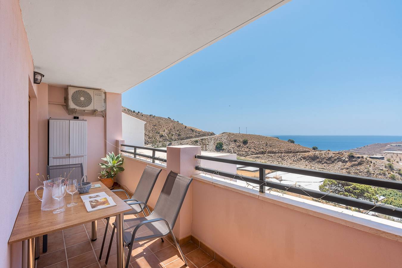 Apartamento entero, Apartamento 'Haza' con vistas al mar, Wi-Fi y aire acondicionado in Polopos - La Mamola, Costa Tropical
