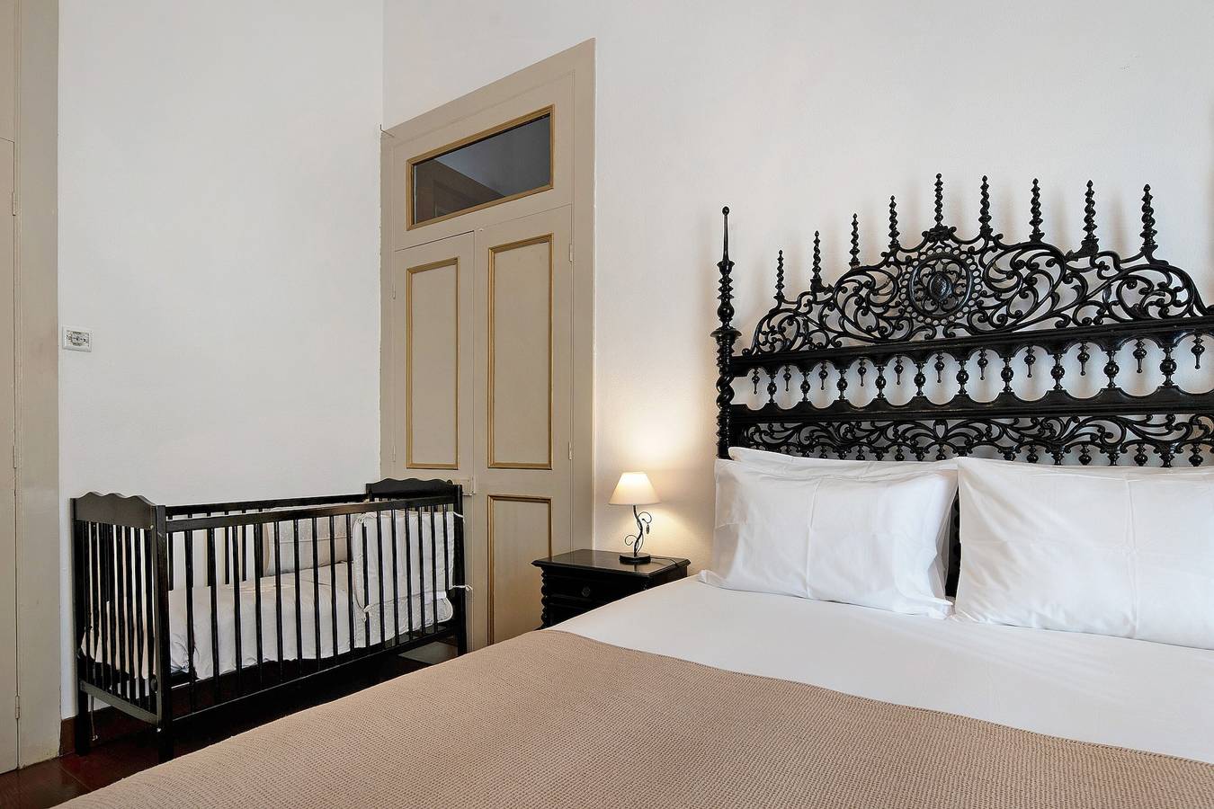 Apartamento inteiro, Apartamento "Sé Heritage" com terraço privado e Wi-Fi in Angra do Heroísmo, Terceira