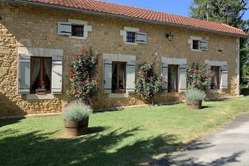 Gîte pour 4 personnes, avec terrasse à Saint-Avit-Sénieur