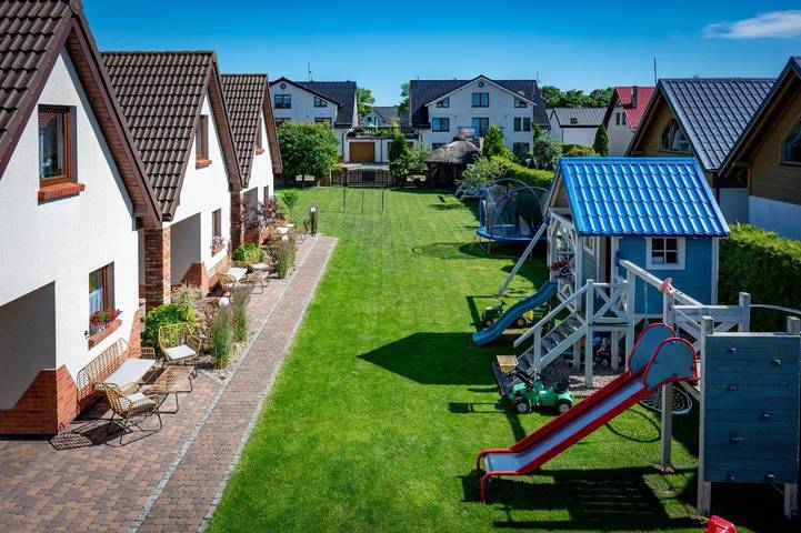 Ferienhaus für 6 Personen, mit Balkon und Terrasse sowie Garten und Pool