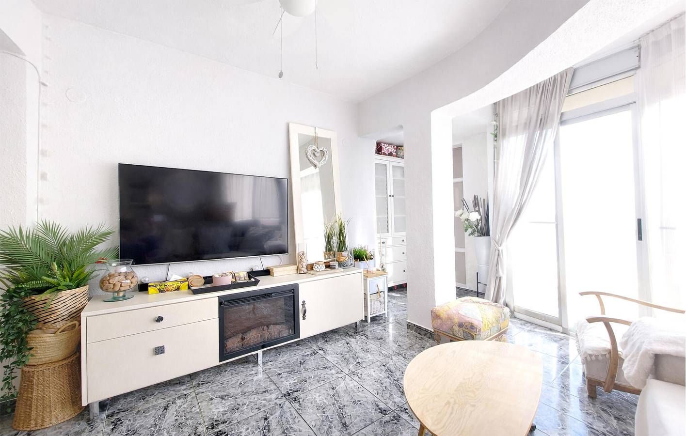 Ganze Ferienwohnung, Urlaub am Meer: Gemütliche Ferienwohnung mit Terrasse und WLAN, nur wenige Schritte von Tapas-Restaurants entfernt in El Perelló (Costa de Valencia), Sueca