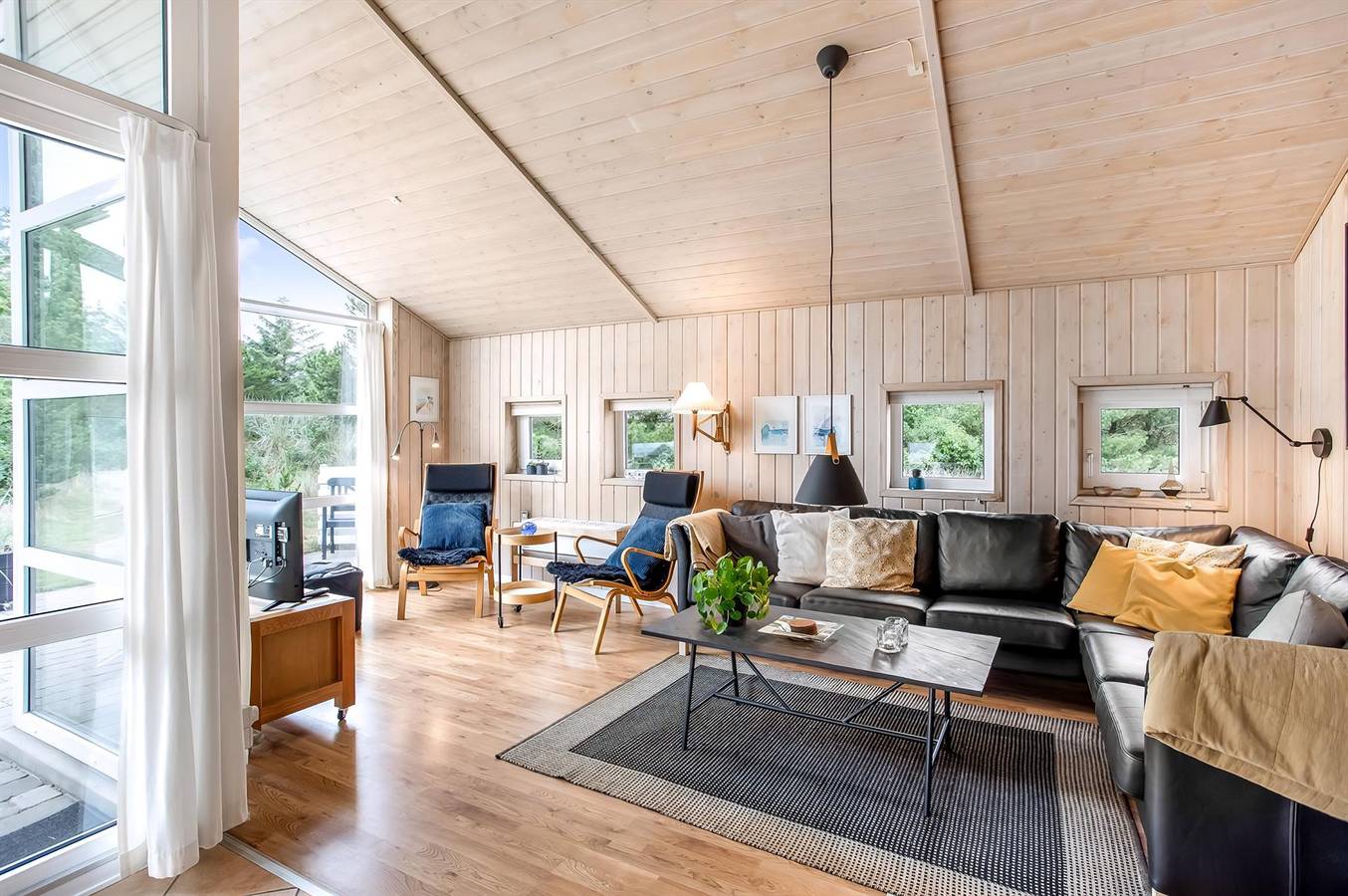 Stunning home in Blåvand w/ 4 Bedrooms, Sauna and Wifi in Blåvand, Région de Varde