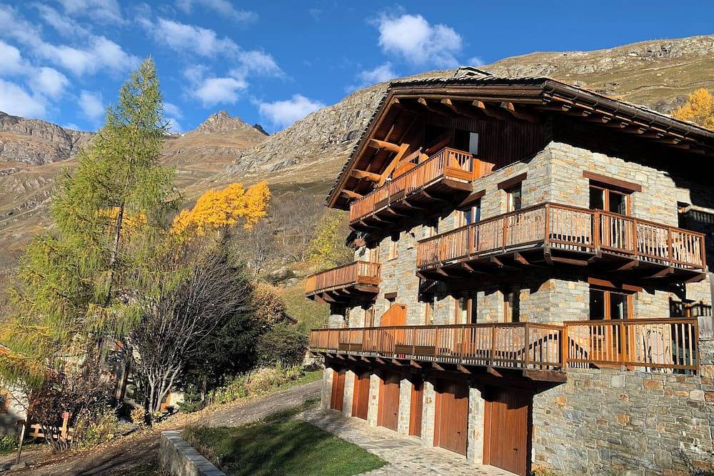 Entire apartment, 6-7 Bed Apartment Near Shops And Ski Slopes In Bonneval Sur Arc in Bonneval-sur-Arc, Saint-Jean-de-Maurienne region