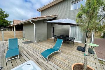 Gîte pour 8 personnes, avec jardin ainsi que jacuzzi et balcon, animaux acceptés dans Hourtin Plage